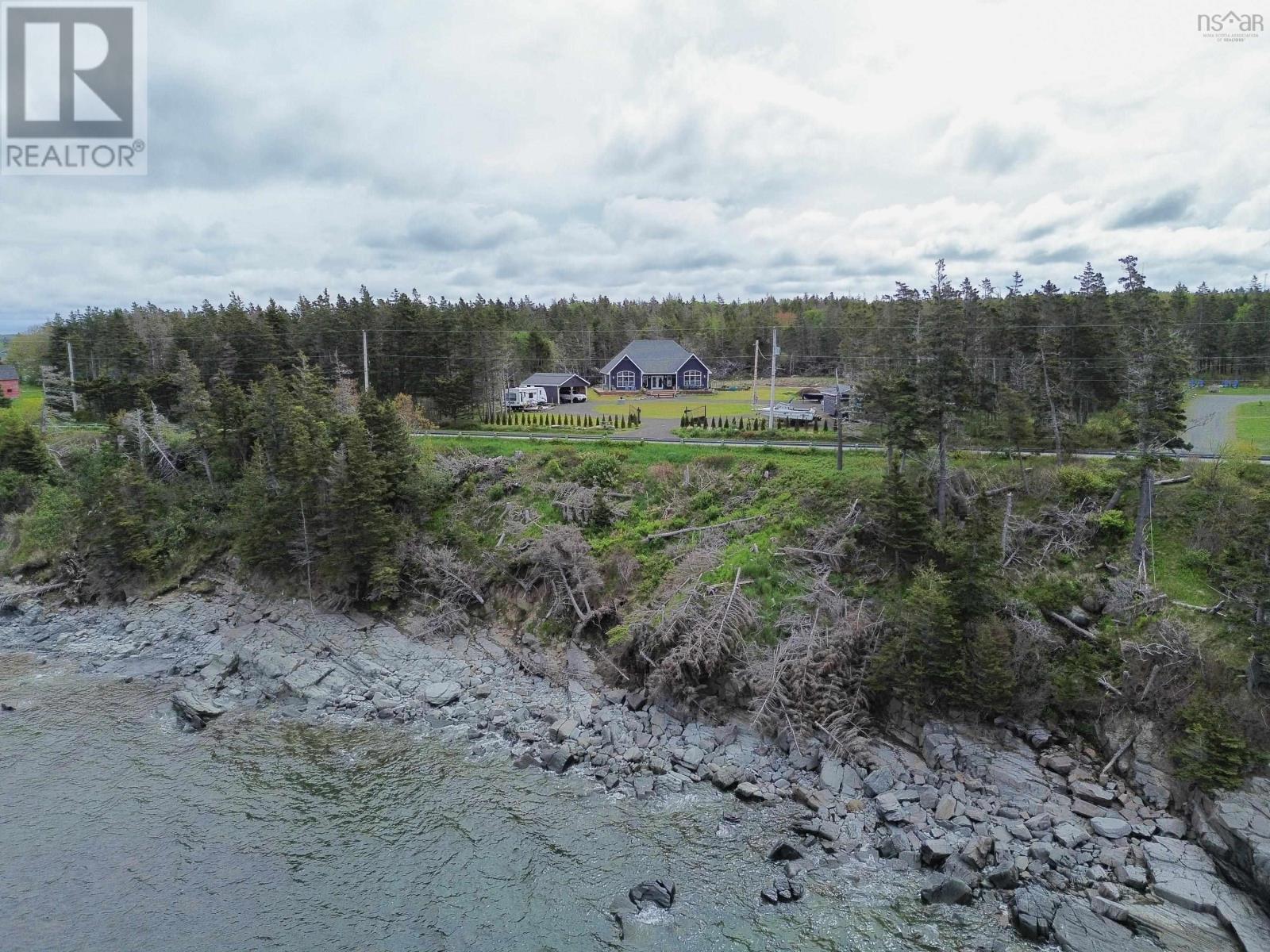 684 Riverside Road Property Photo 2
