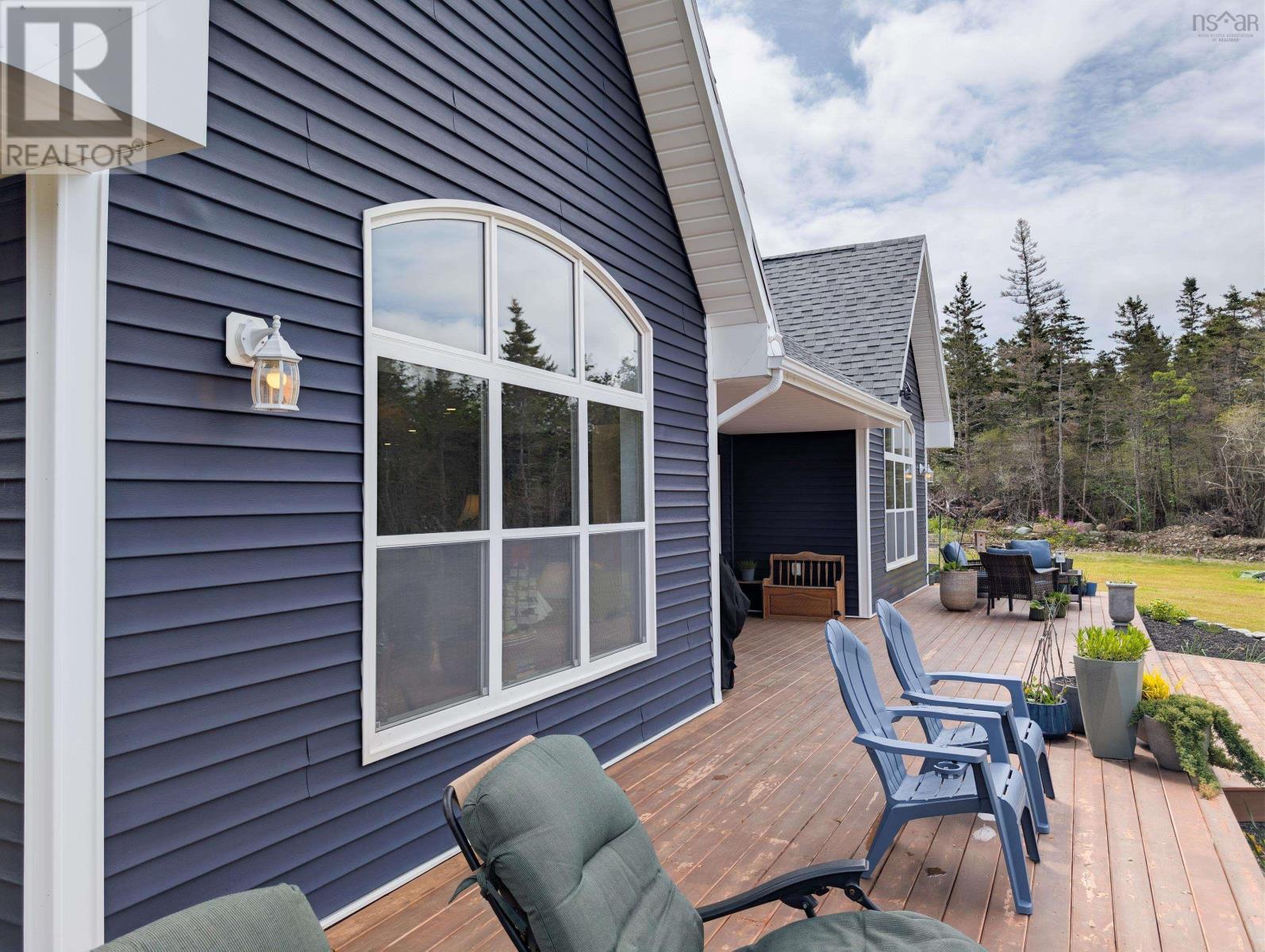 684 Riverside Road Property Photo 12