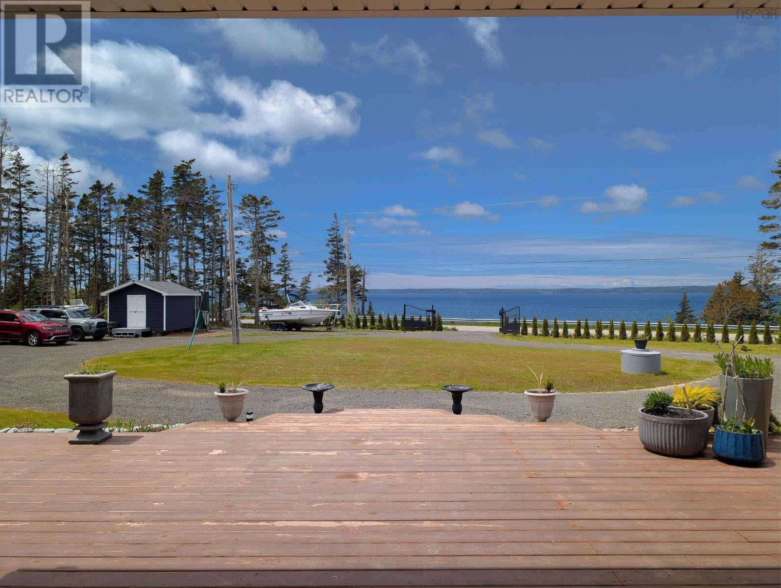 684 Riverside Road Property Photo 13