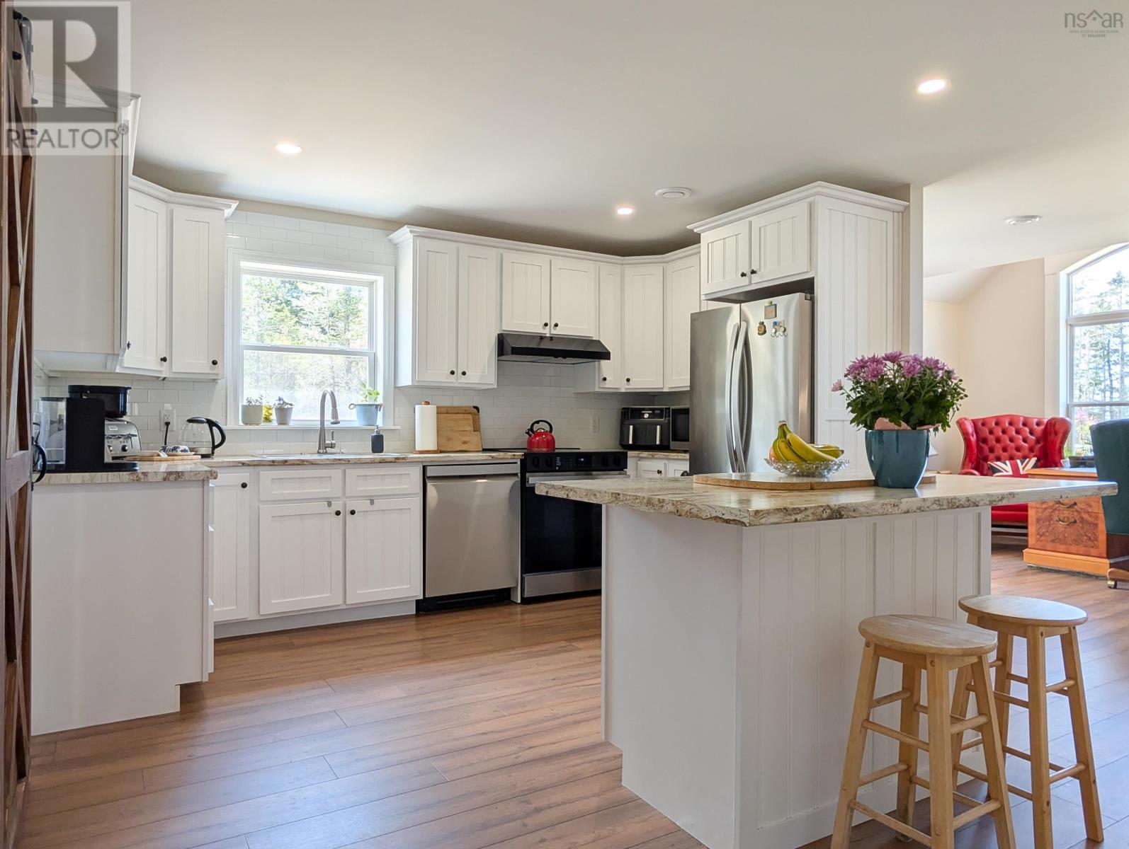 684 Riverside Road Property Photo 14