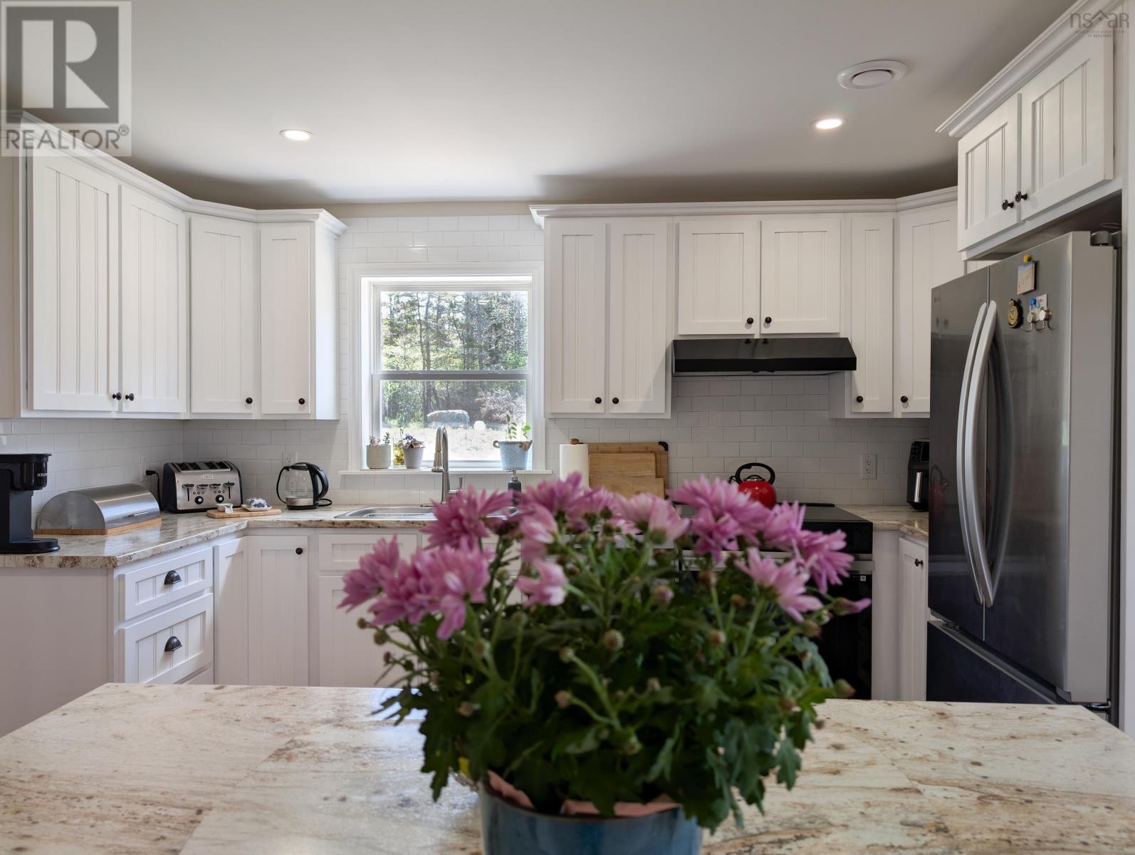 684 Riverside Road Property Photo 15