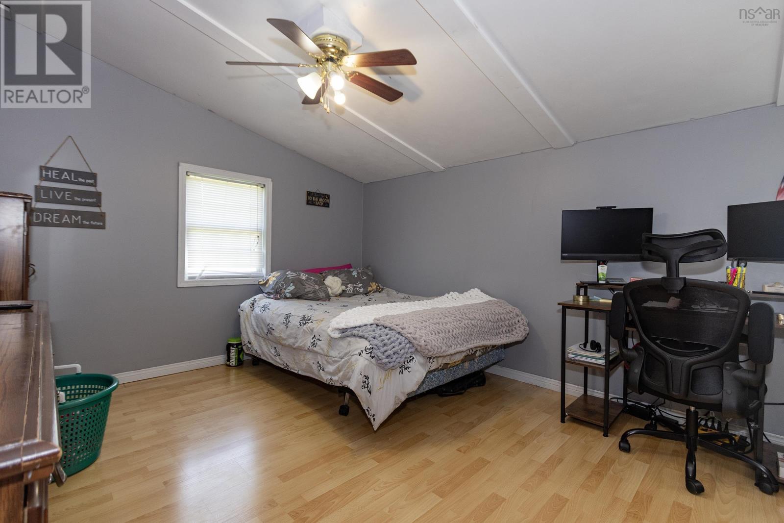 16 Lorne Crescent Property Photo 21