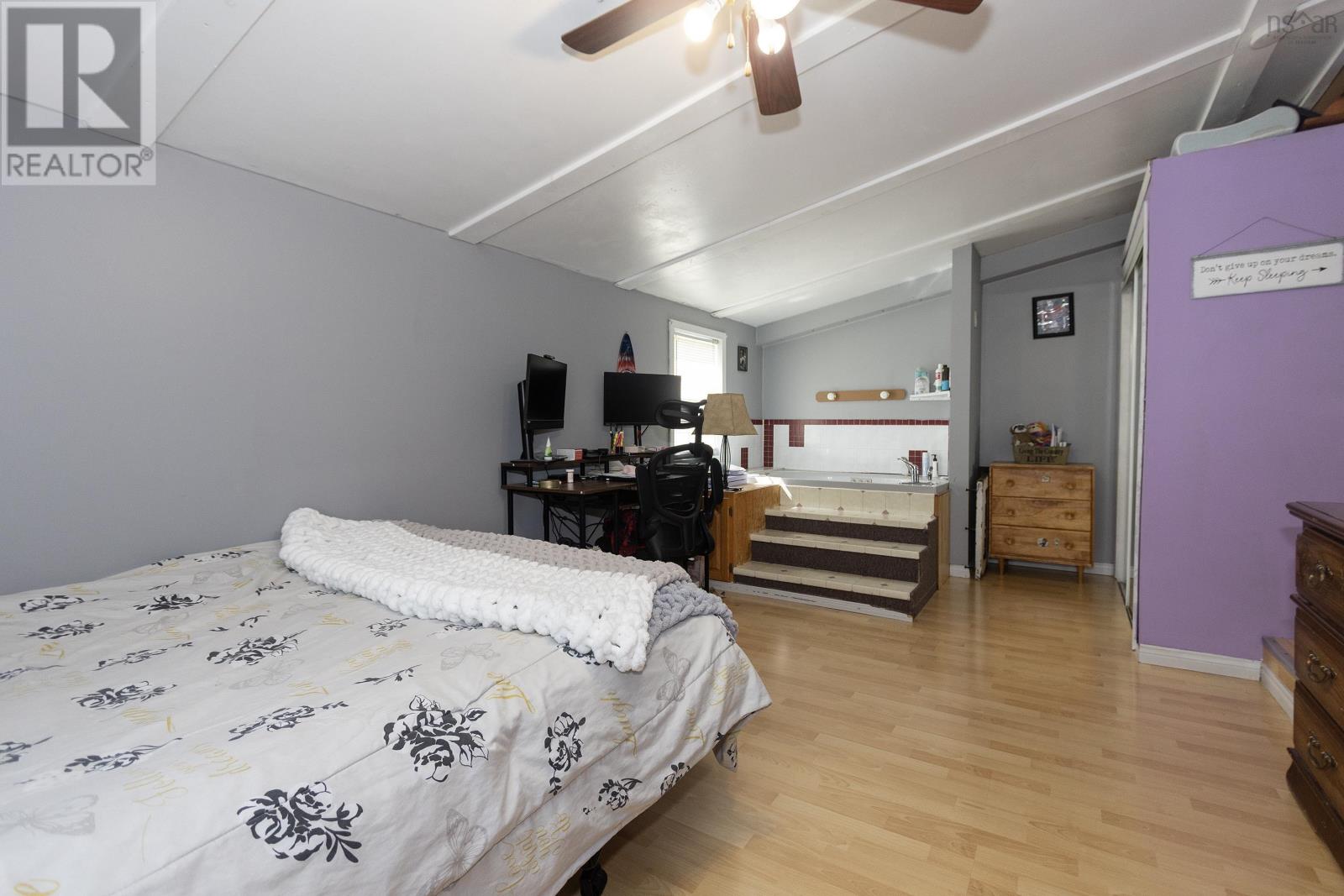 16 Lorne Crescent Property Photo 22