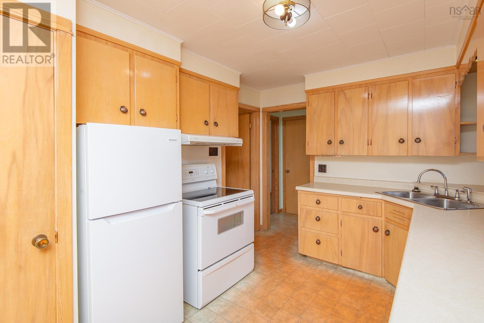 9735 Highway 1 Property Photo 6