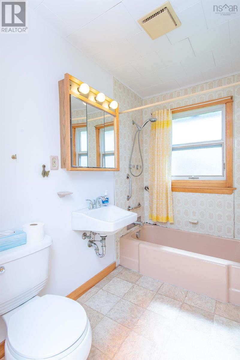 9735 Highway 1 Property Photo 19