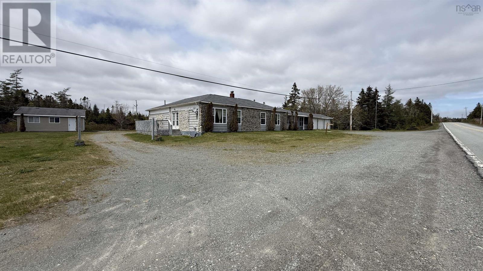 16989 Highway 7 Property Photo 2