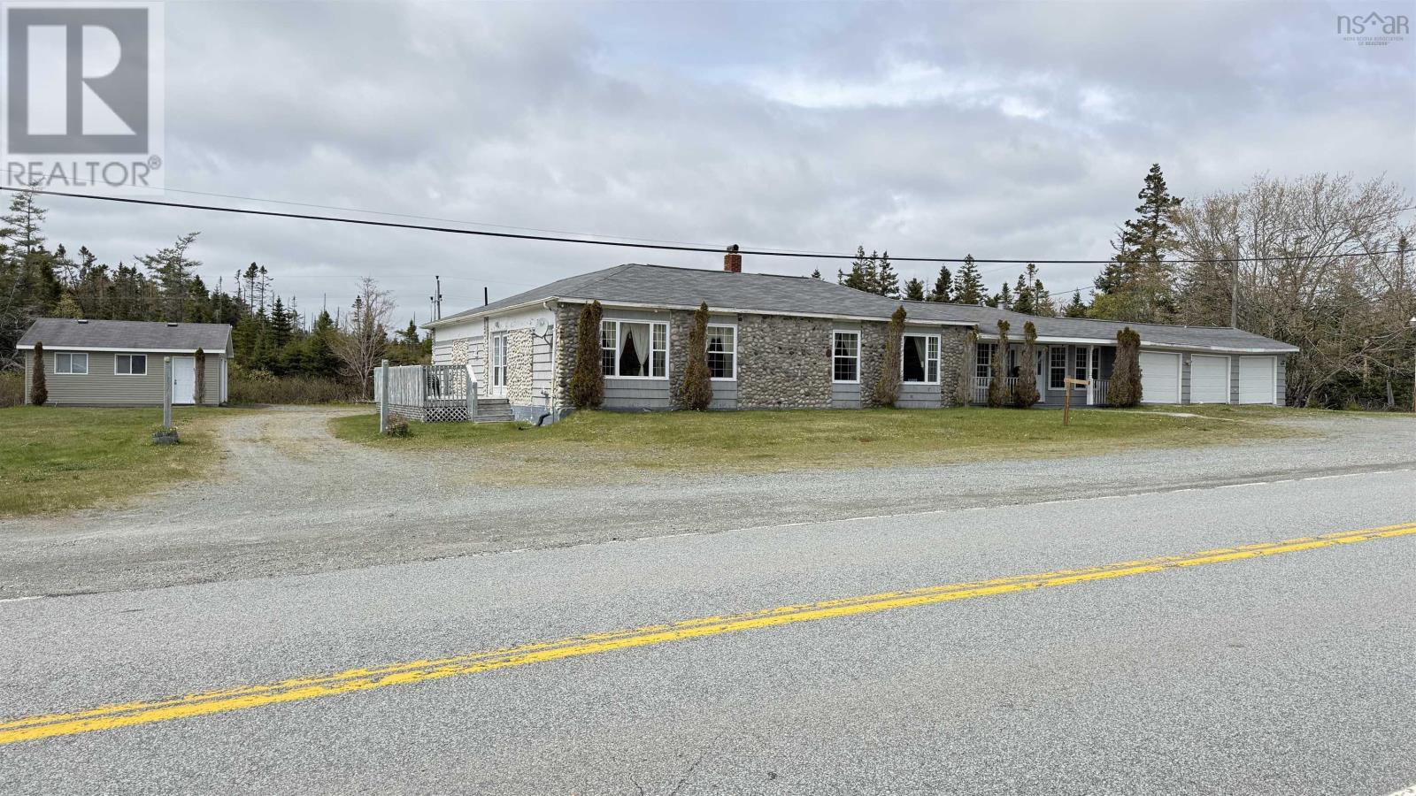 16989 Highway 7 Property Photo 3