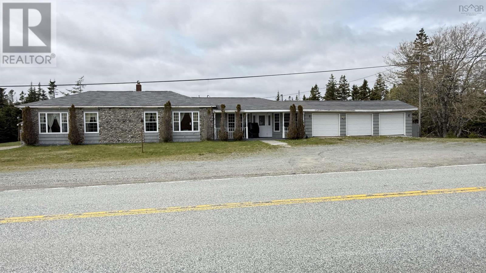 16989 Highway 7 Property Photo 4