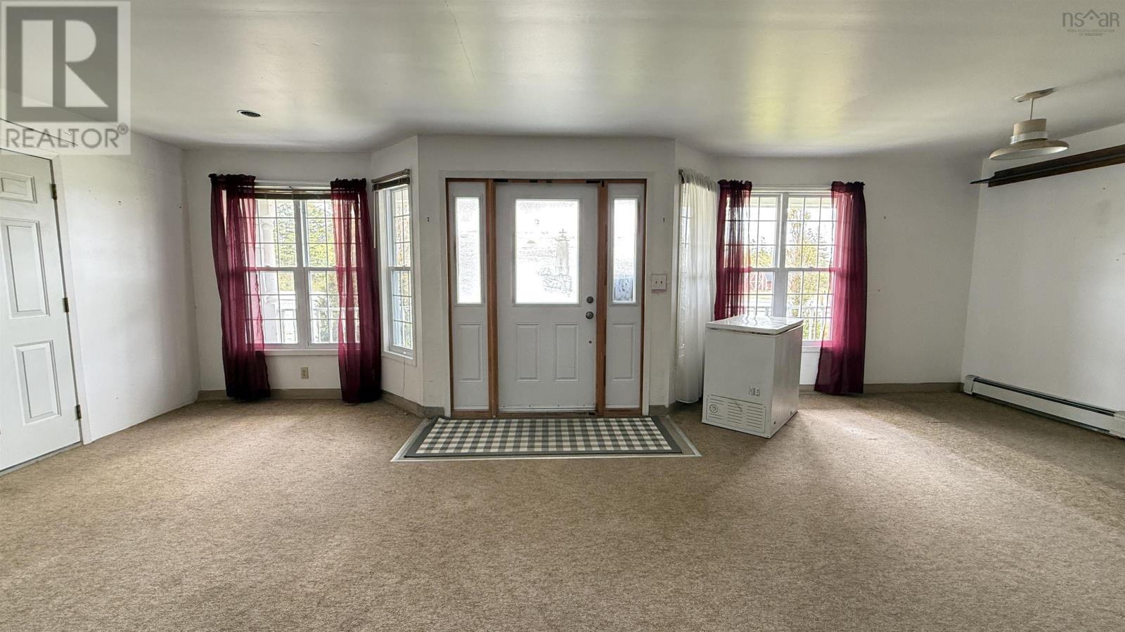 16989 Highway 7 Property Photo 6