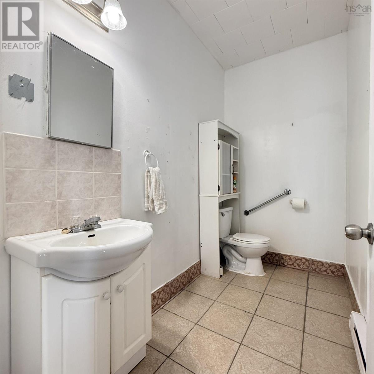 16989 Highway 7 Property Photo 19