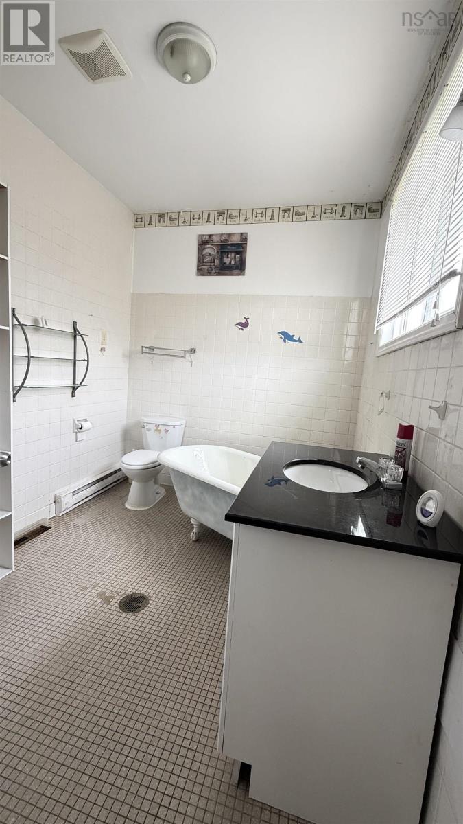 16989 Highway 7 Property Photo 36