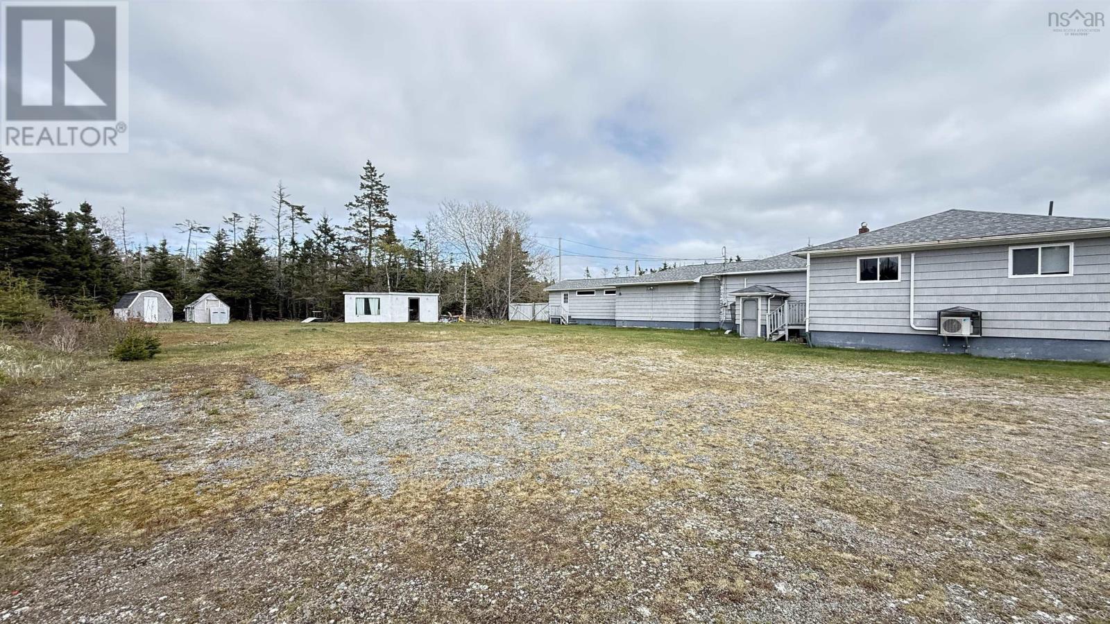 16989 Highway 7 Property Photo 45
