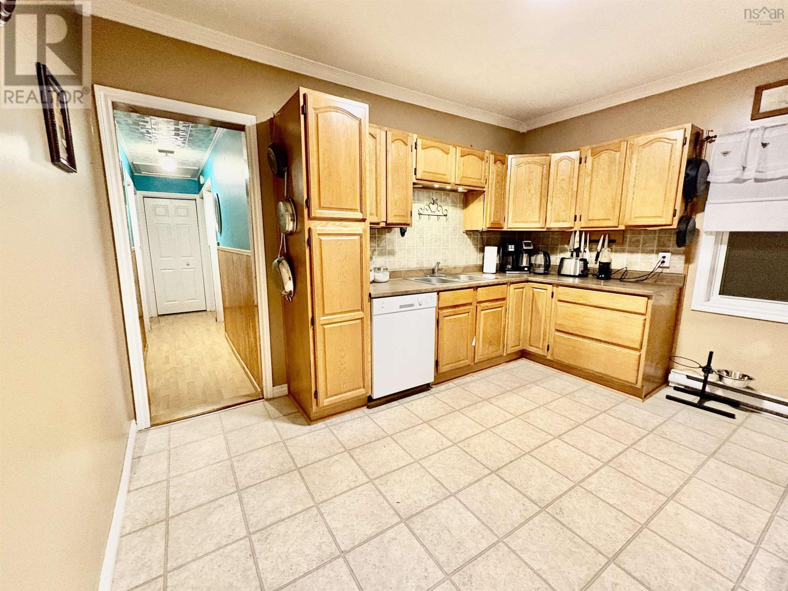 6091 Leeds Street Property Photo 14