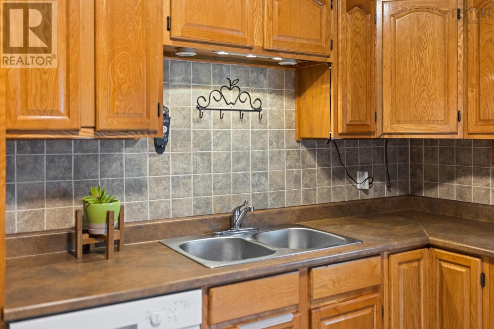 6091 Leeds Street Property Photo 18