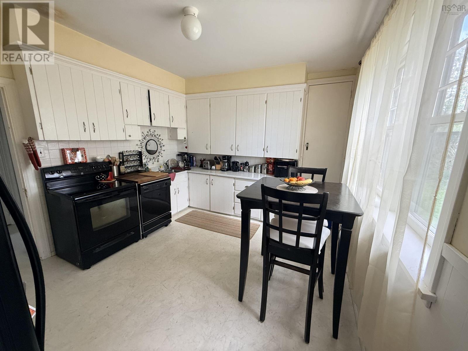 242 Fraser Street Property Photo 14