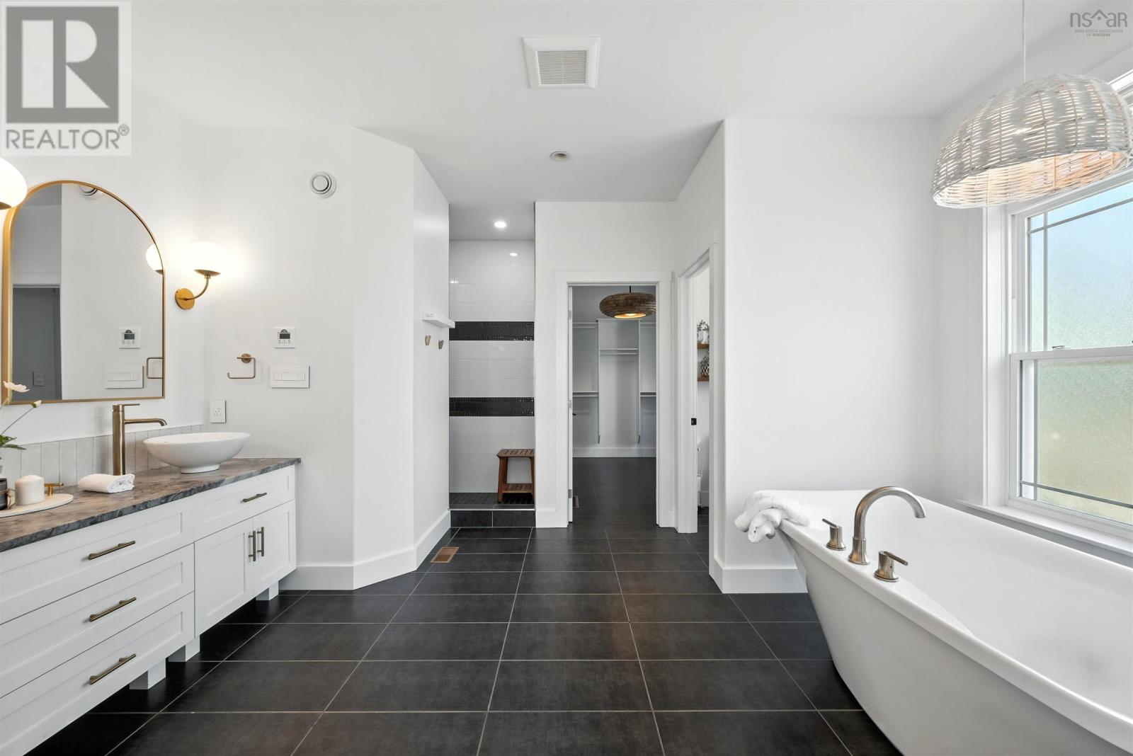 261 Aberdeen Drive Property Photo 16