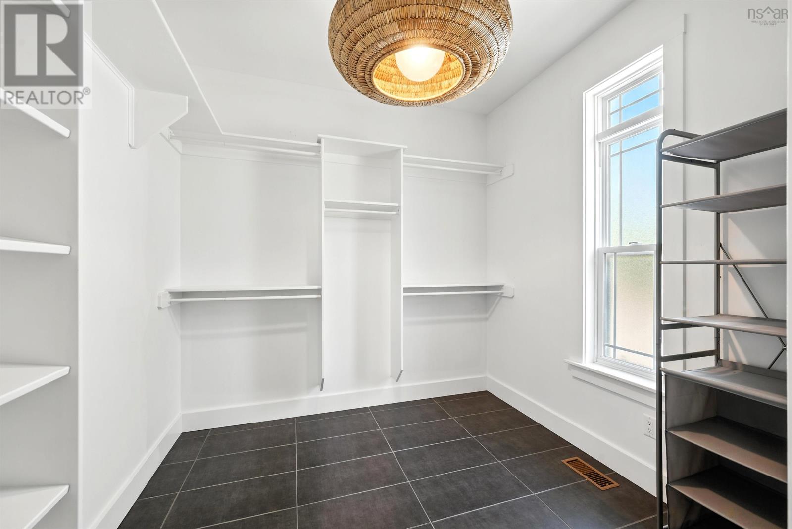 261 Aberdeen Drive Property Photo 18