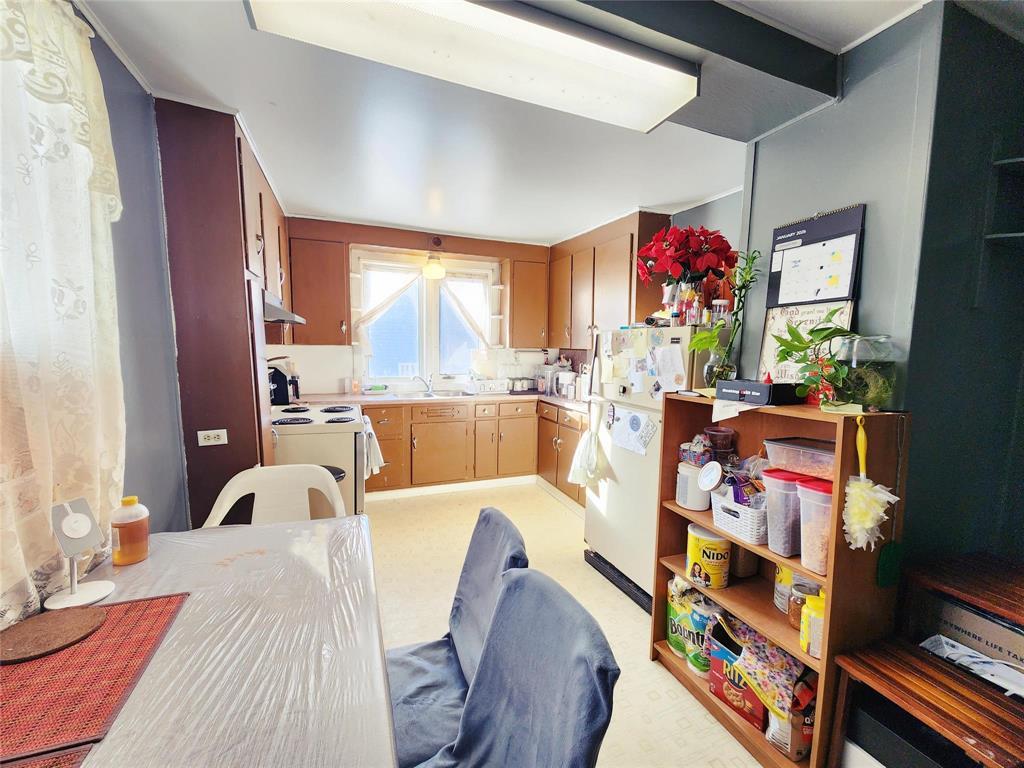 215 Third Avenue Property Photo 4