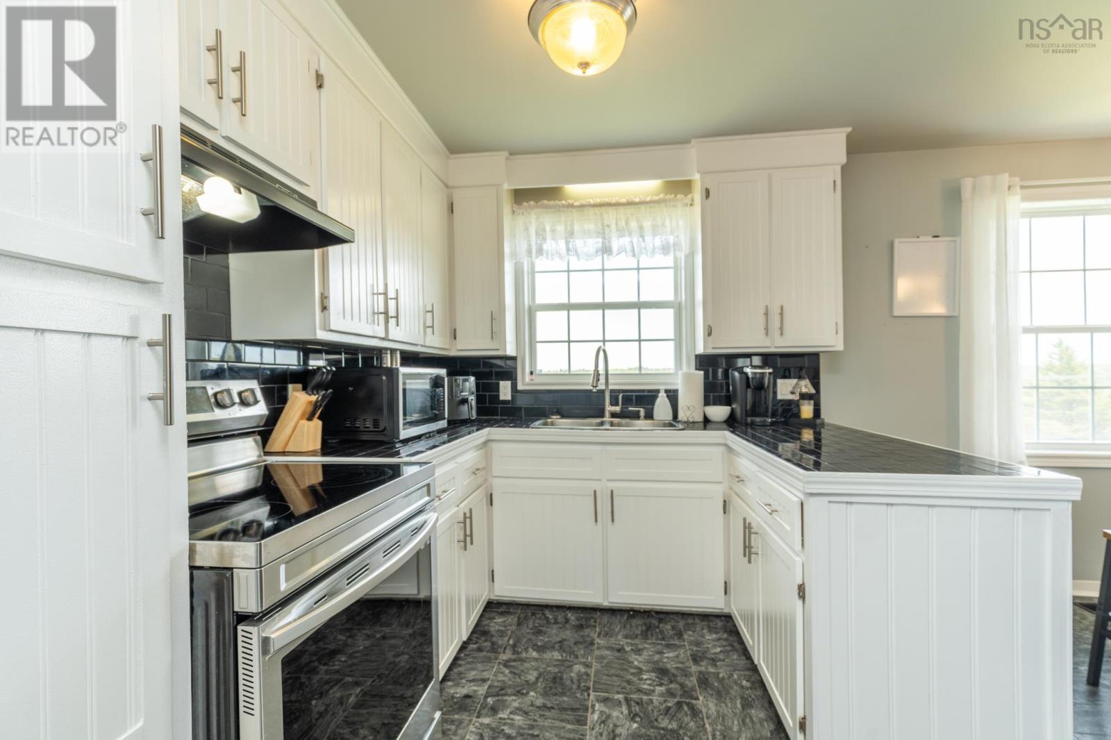 1331 Main Shore Road Property Photo 4