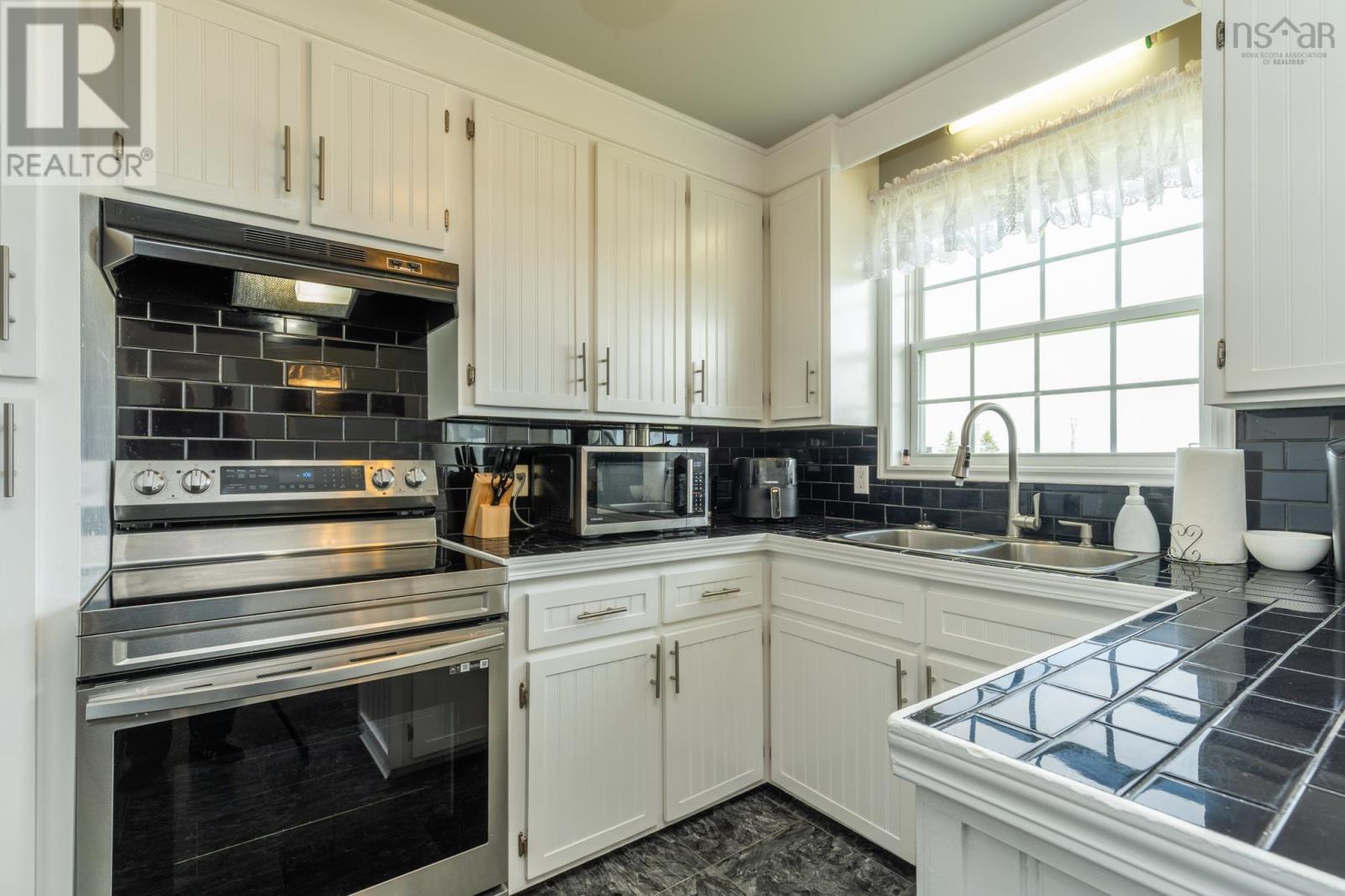 1331 Main Shore Road Property Photo 5