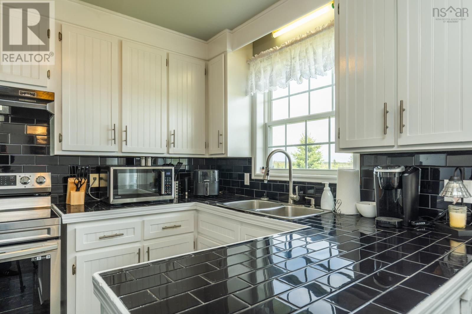 1331 Main Shore Road Property Photo 6