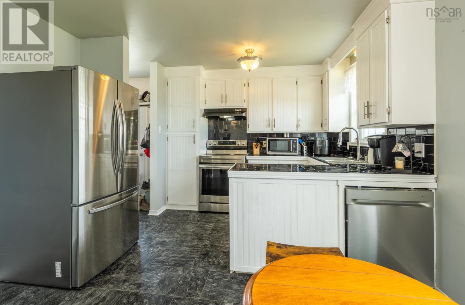 1331 Main Shore Road Property Photo 8