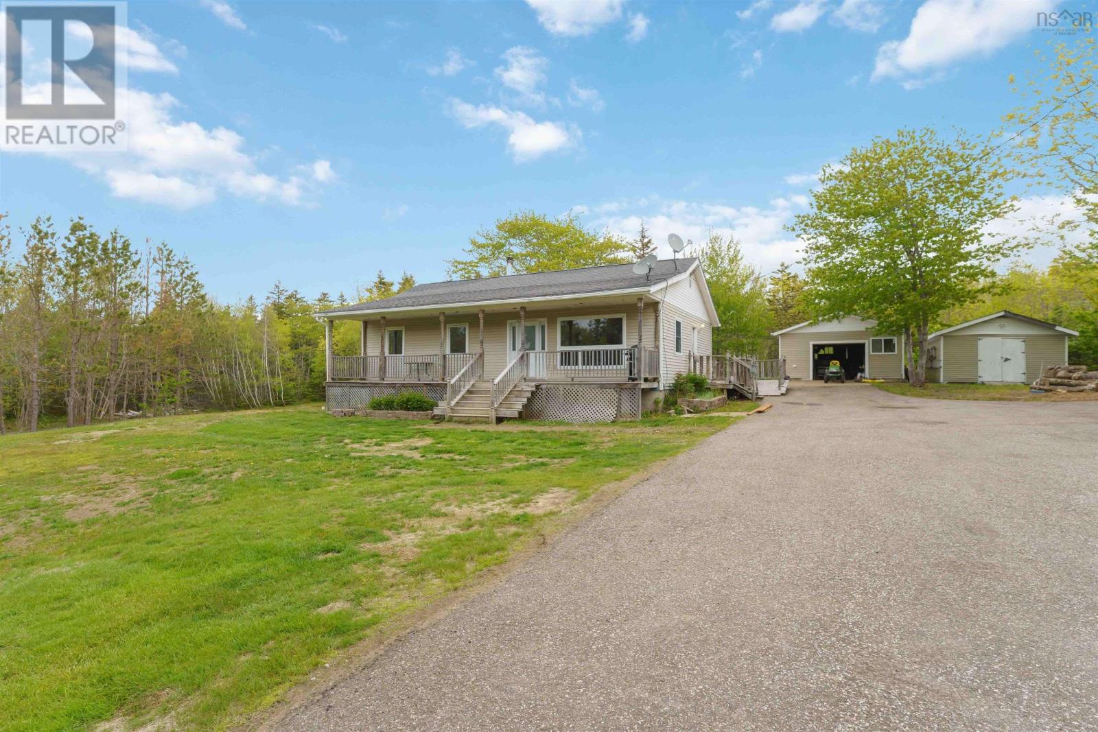 1460 Hampton Mountain Road Property Photo 1