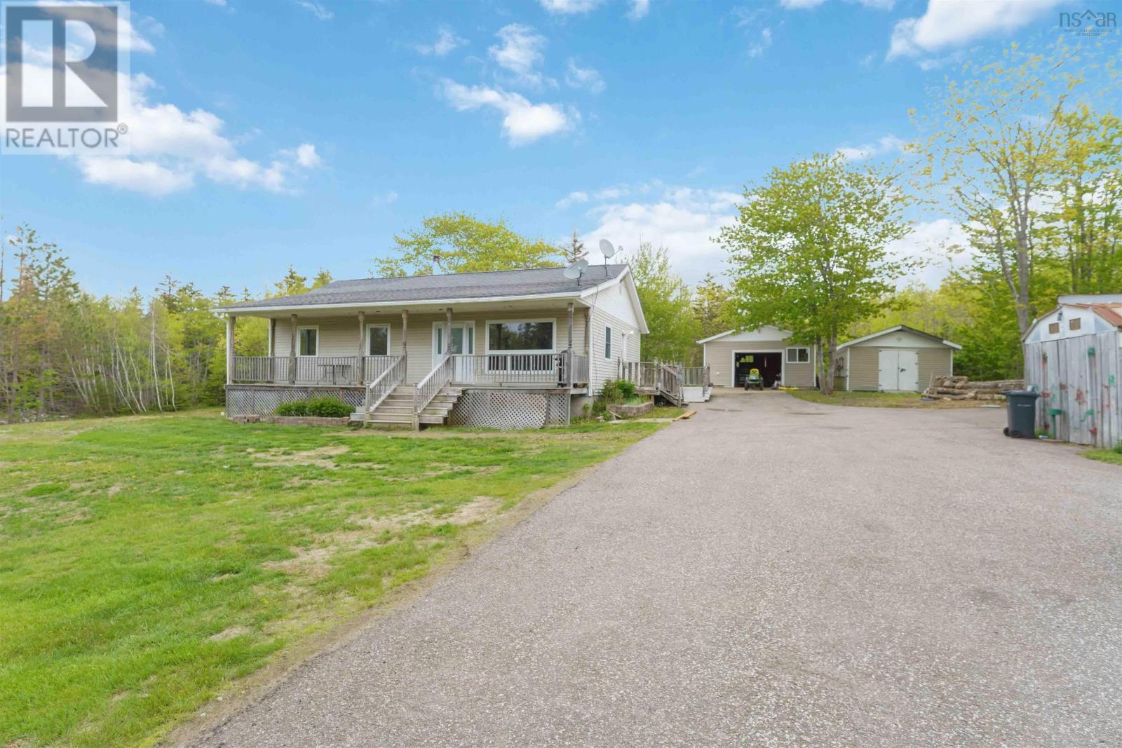 1460 Hampton Mountain Road Property Photo 2