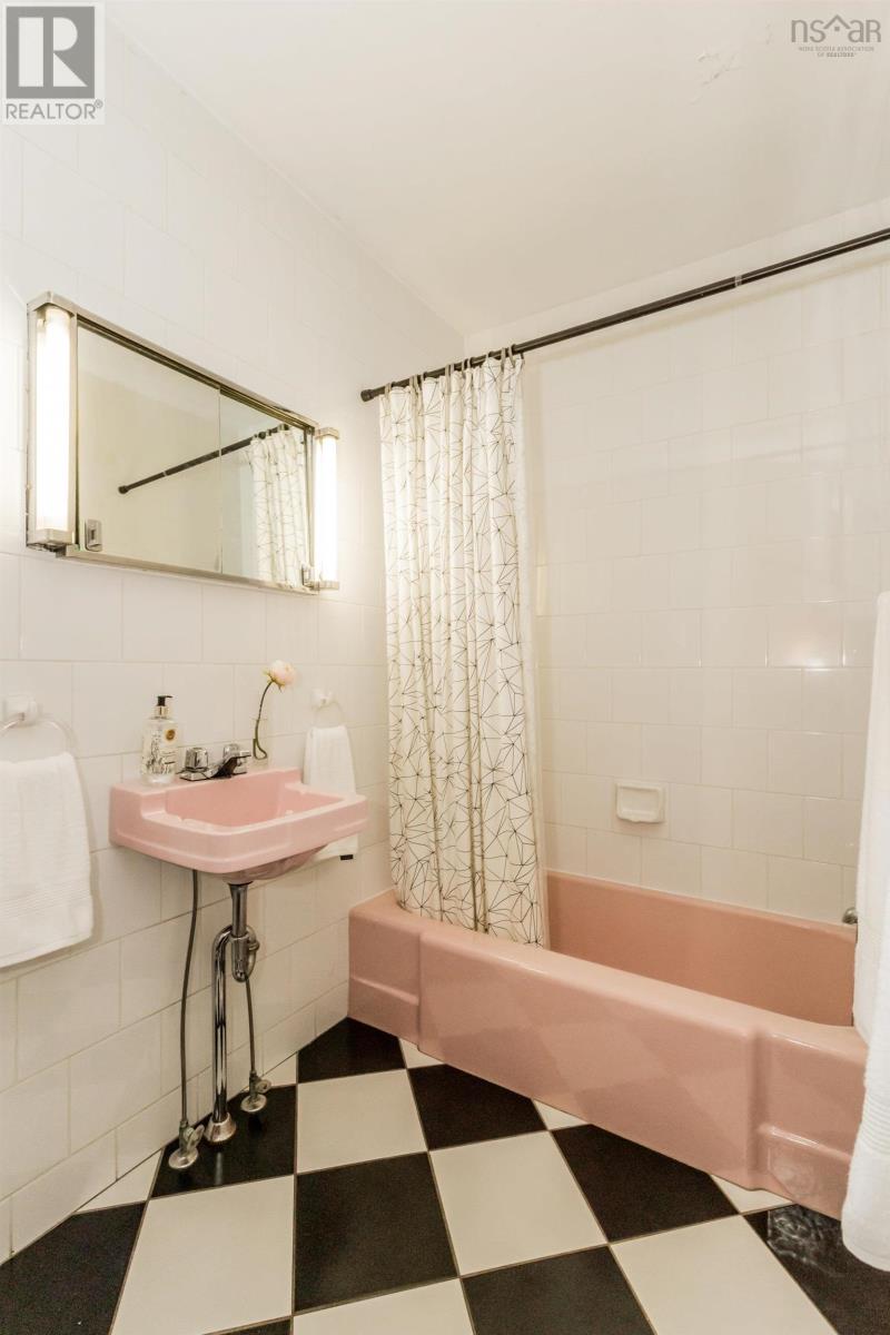 12 Linden Avenue Property Photo 33