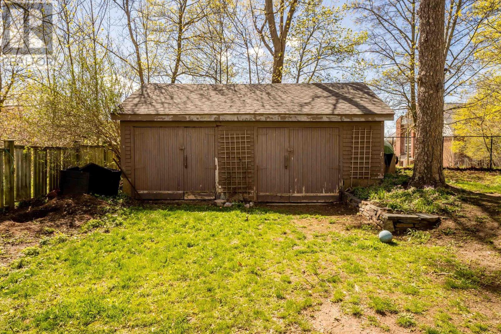 12 Linden Avenue Property Photo 40