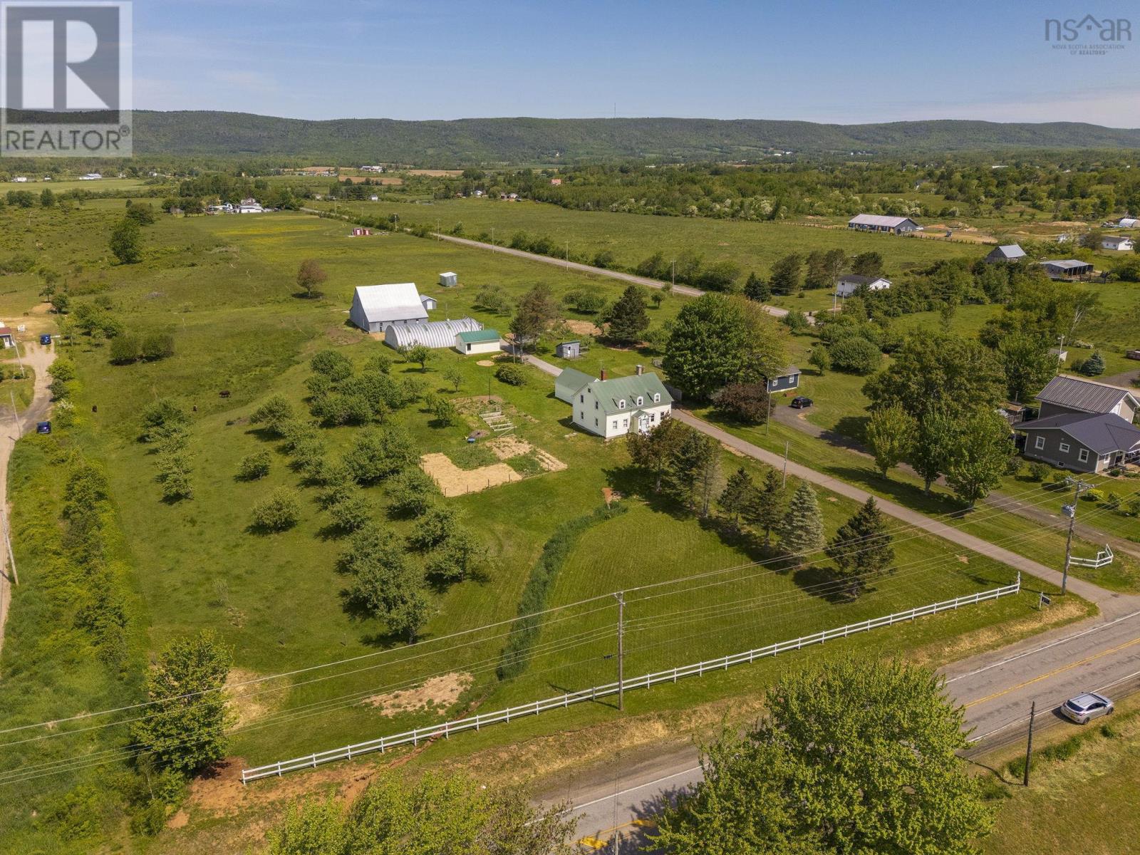 4035 Highway 201 Property Photo 1