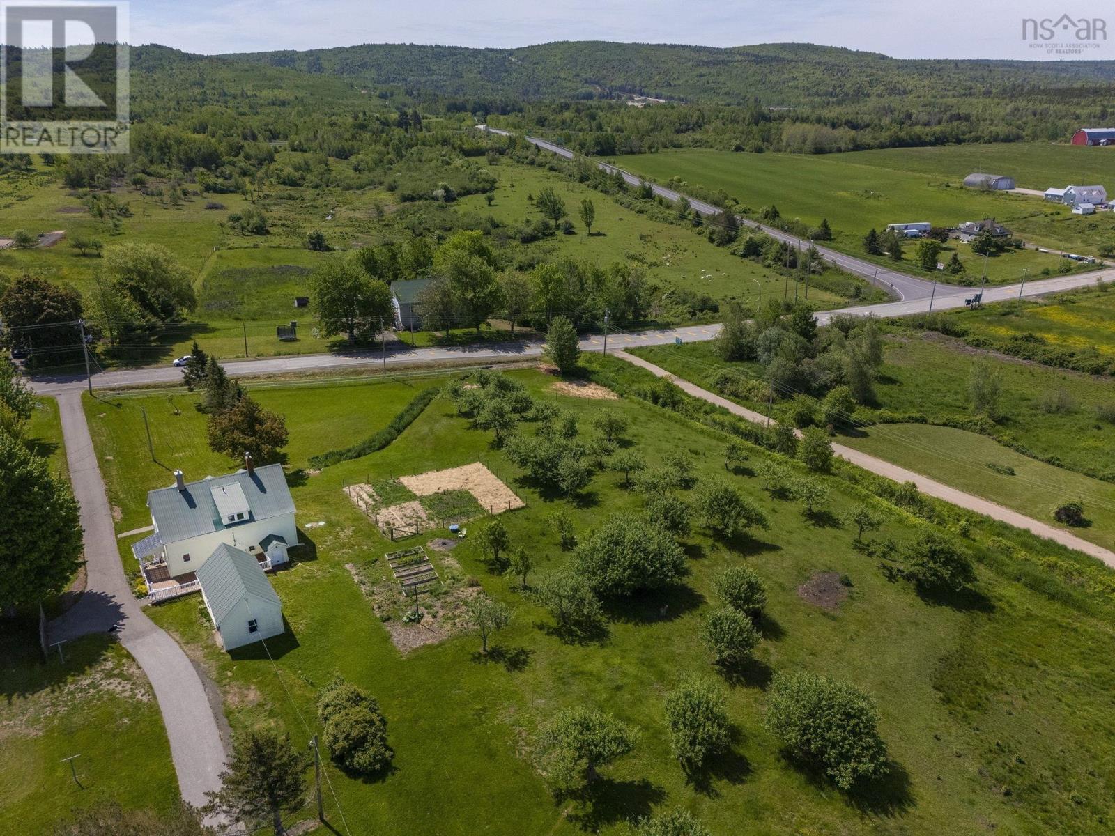4035 Highway 201 Property Photo 38
