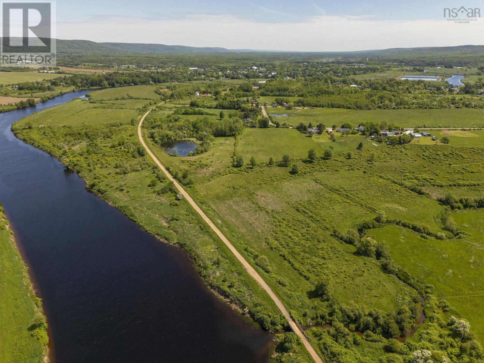 4035 Highway 201 Property Photo 1