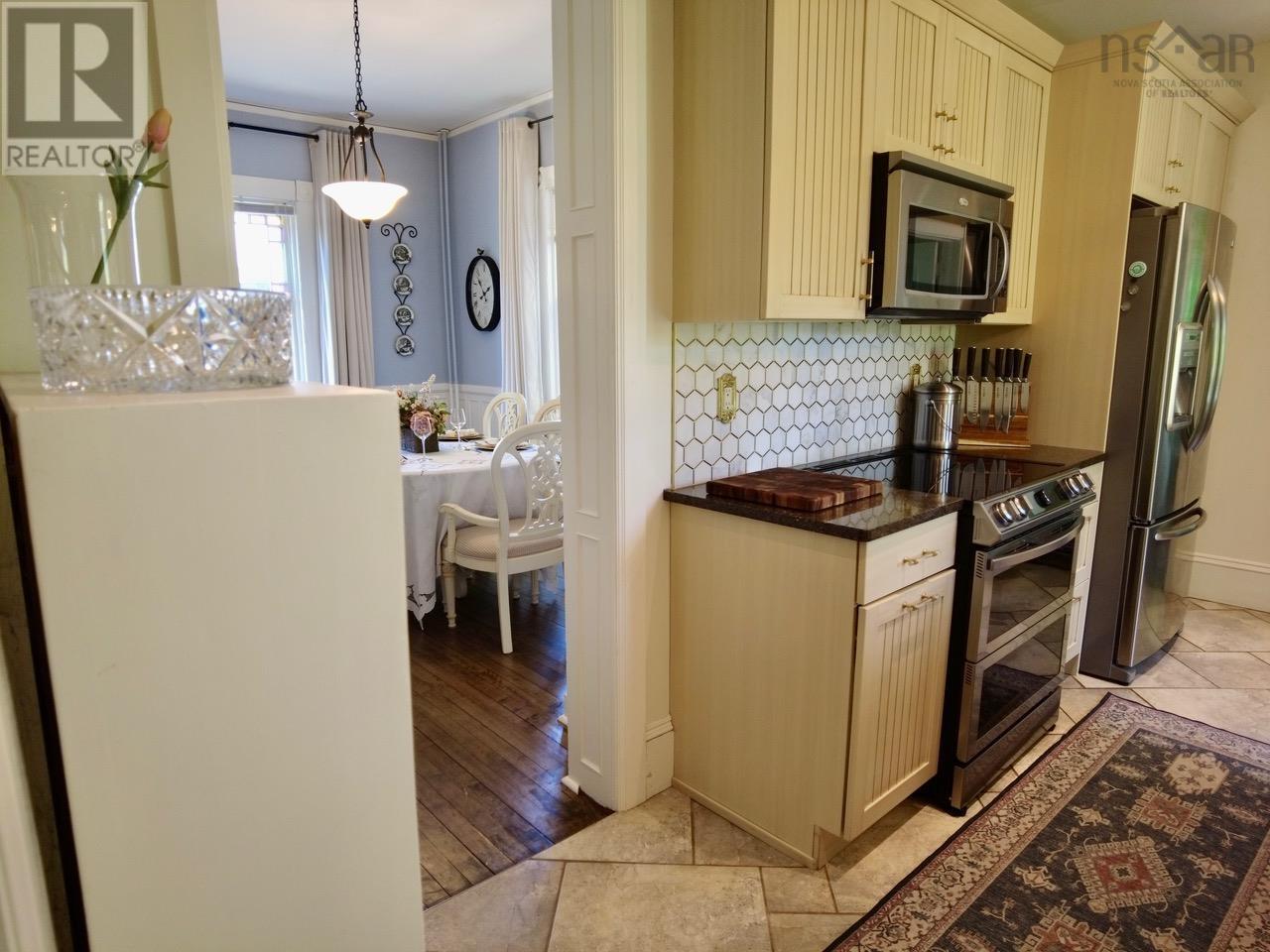 18 Stanley Street Property Photo 23