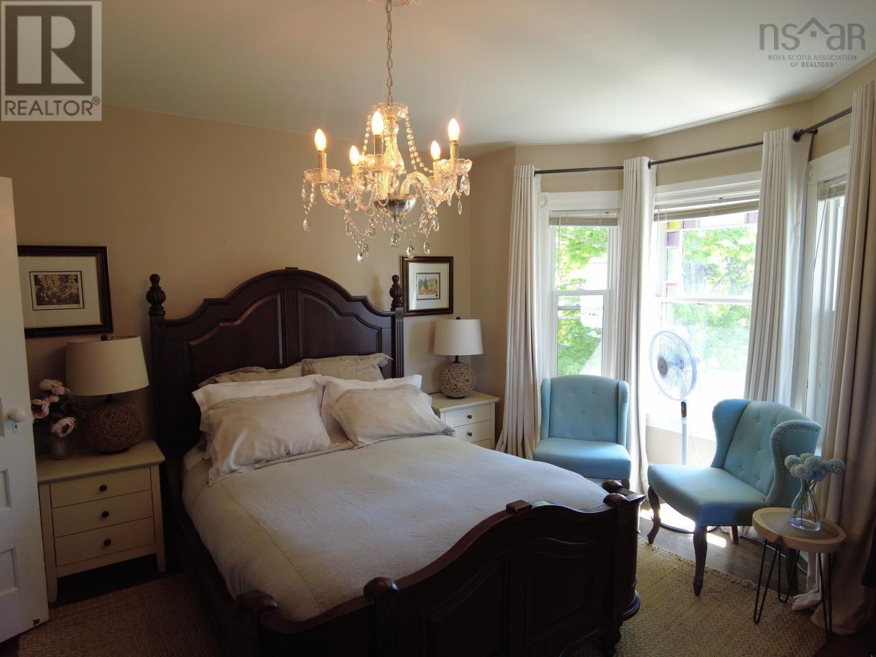 18 Stanley Street Property Photo 35
