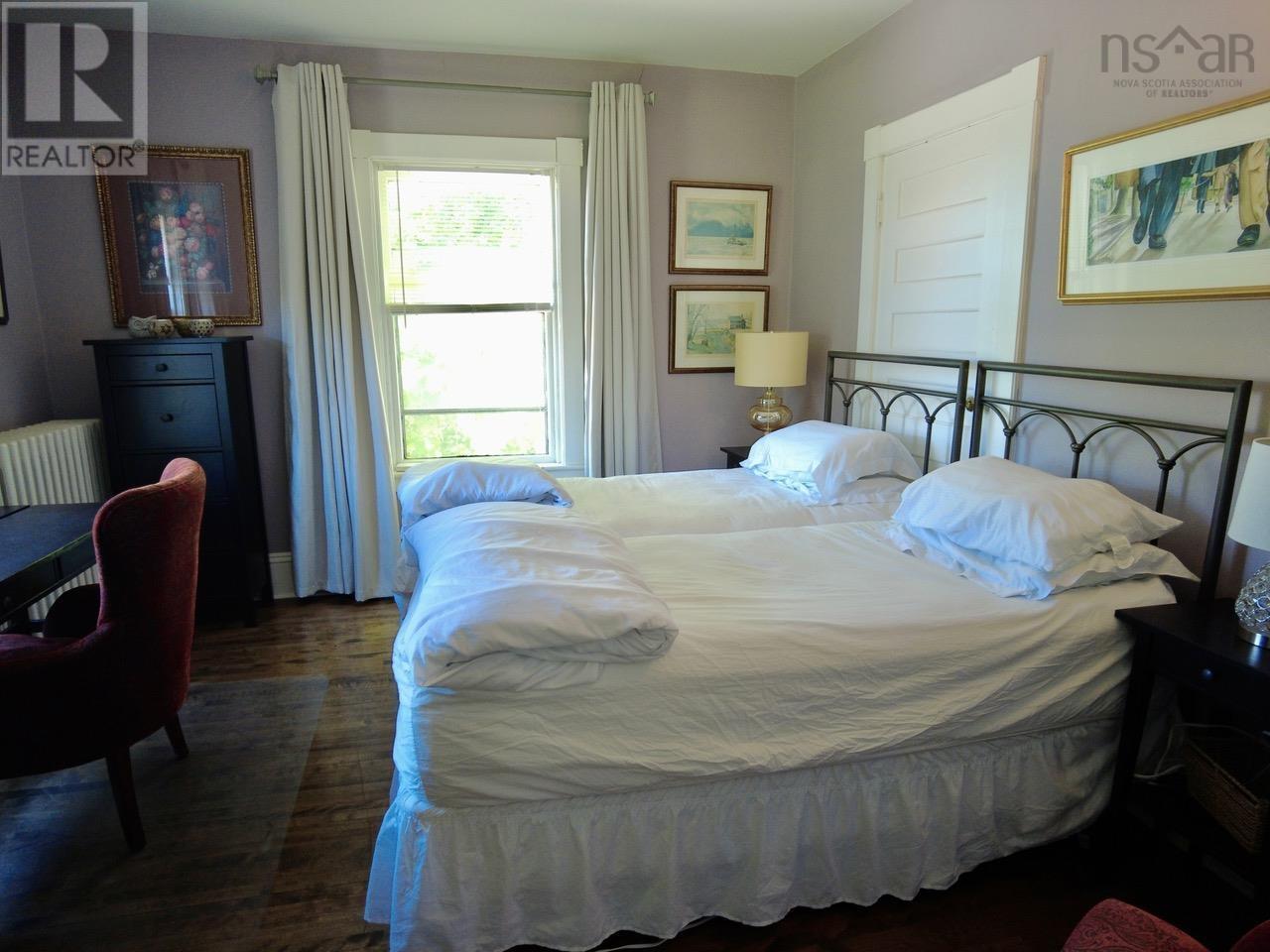 18 Stanley Street Property Photo 36