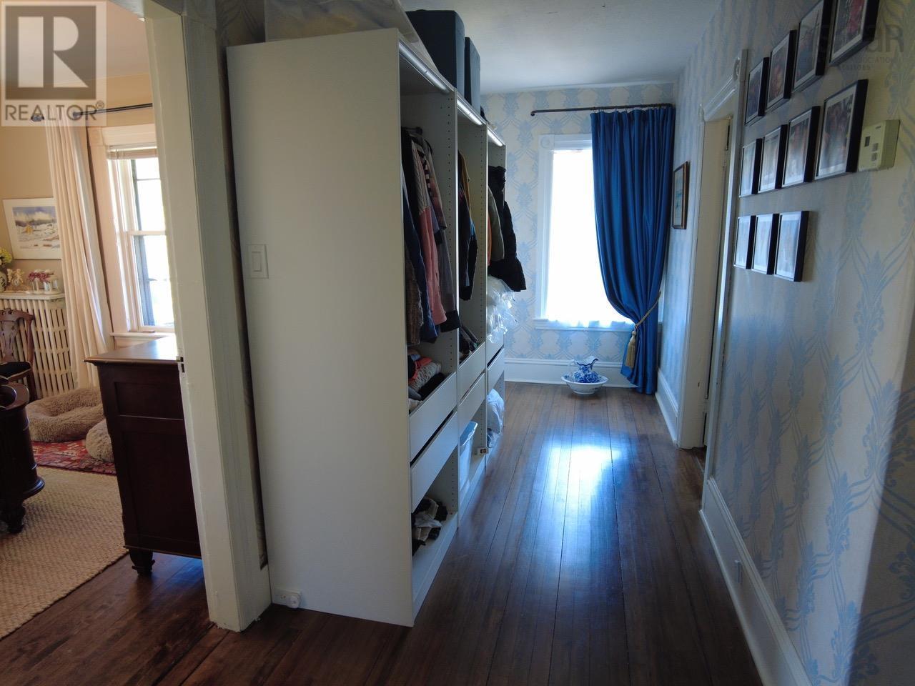 18 Stanley Street Property Photo 37
