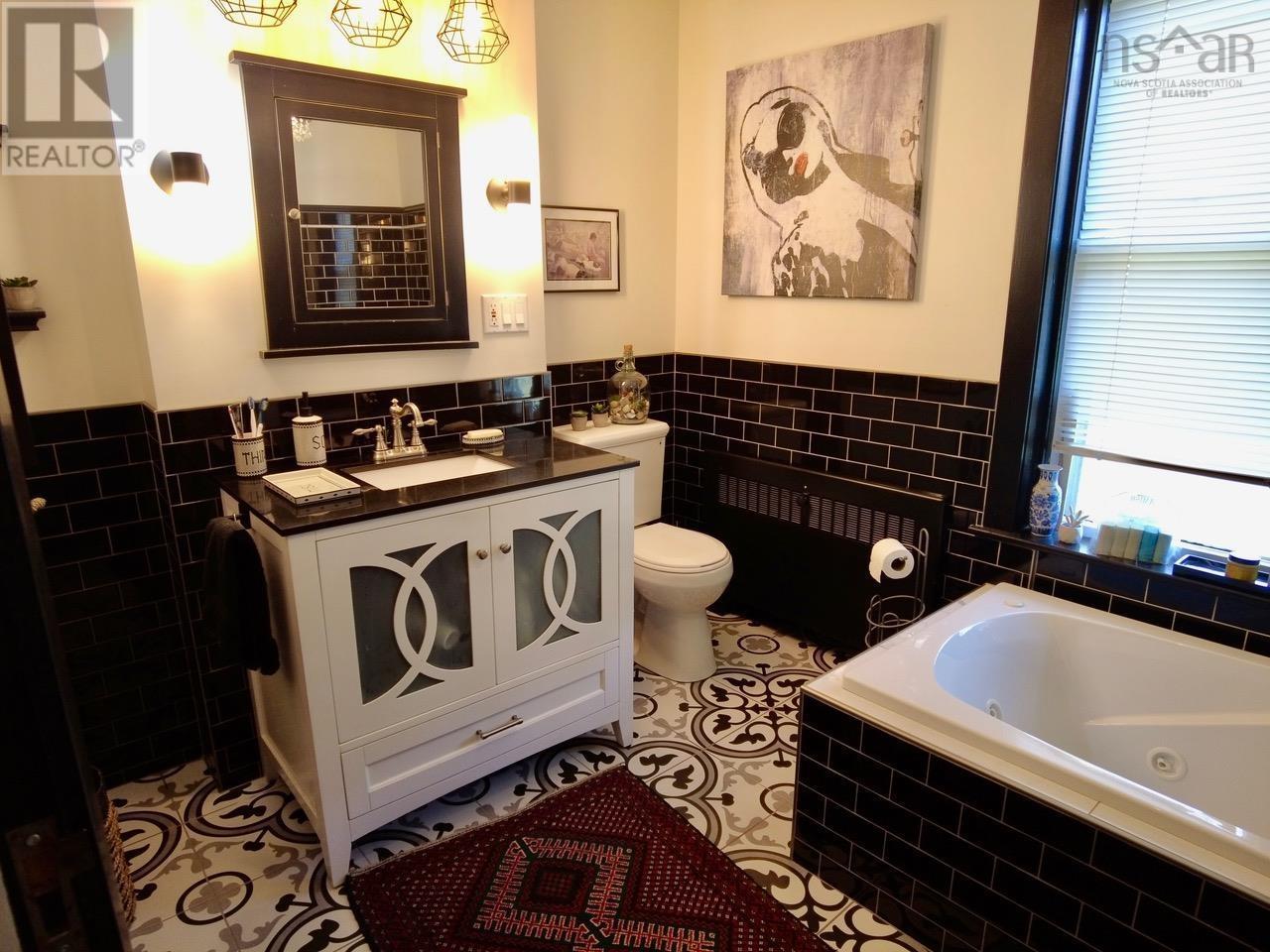 18 Stanley Street Property Photo 39