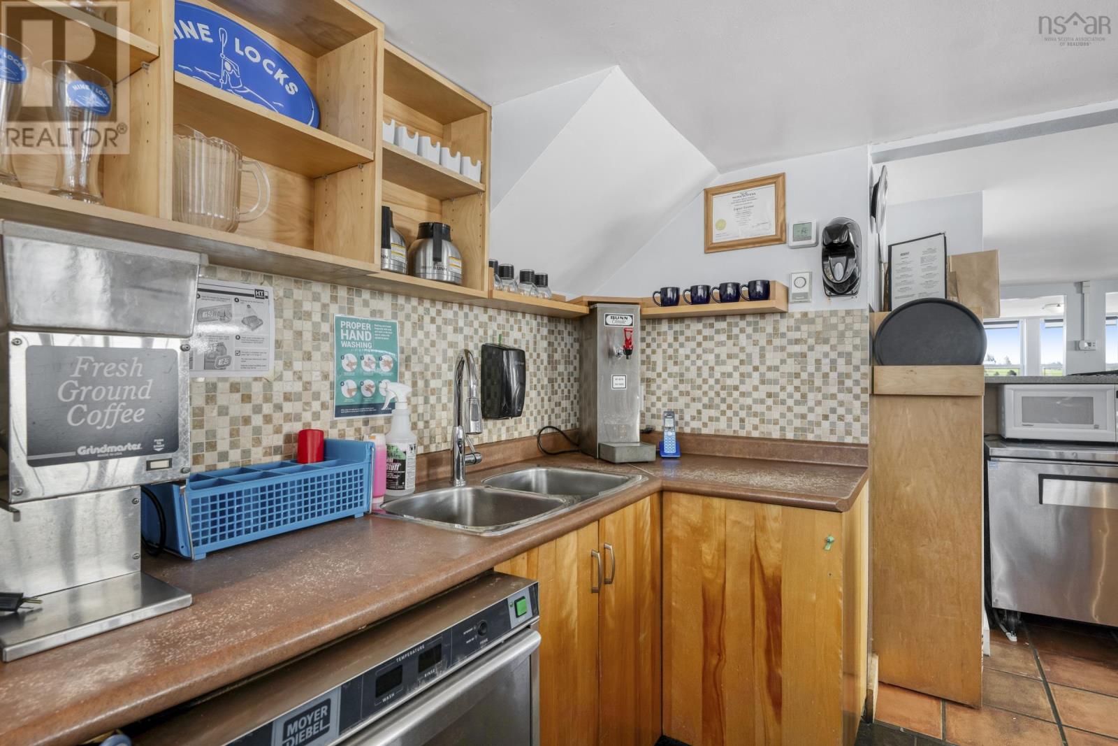 100 Montague Street Property Photo 27