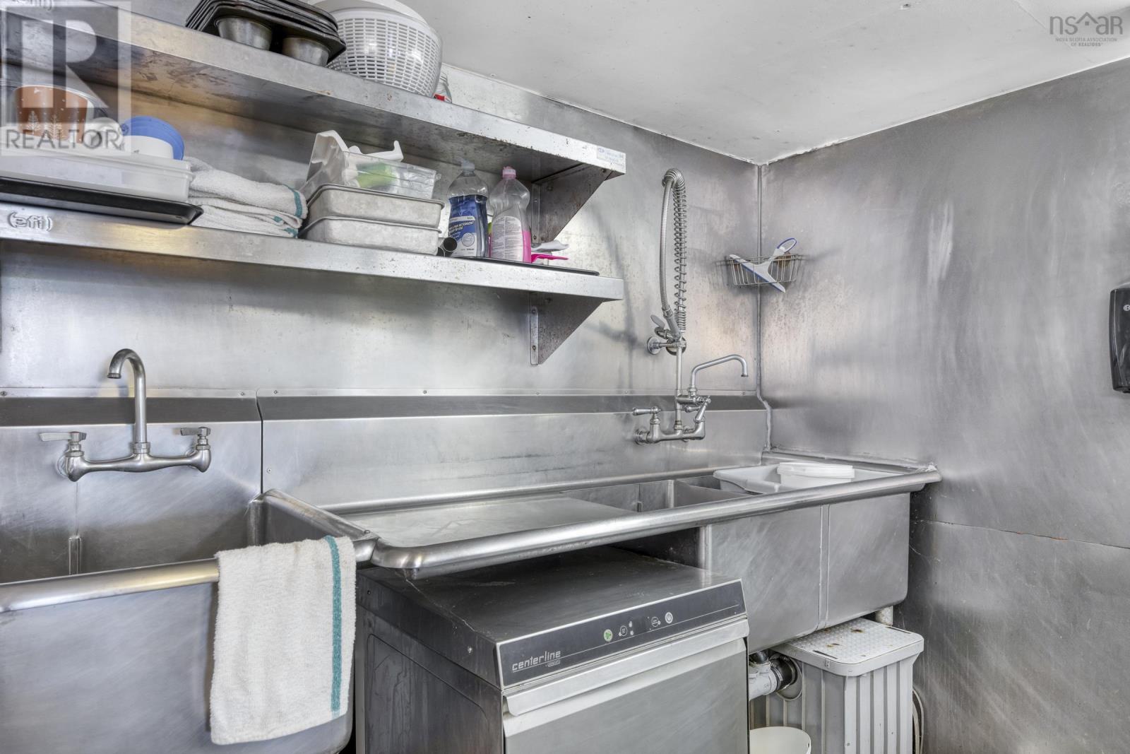 100 Montague Street Property Photo 43