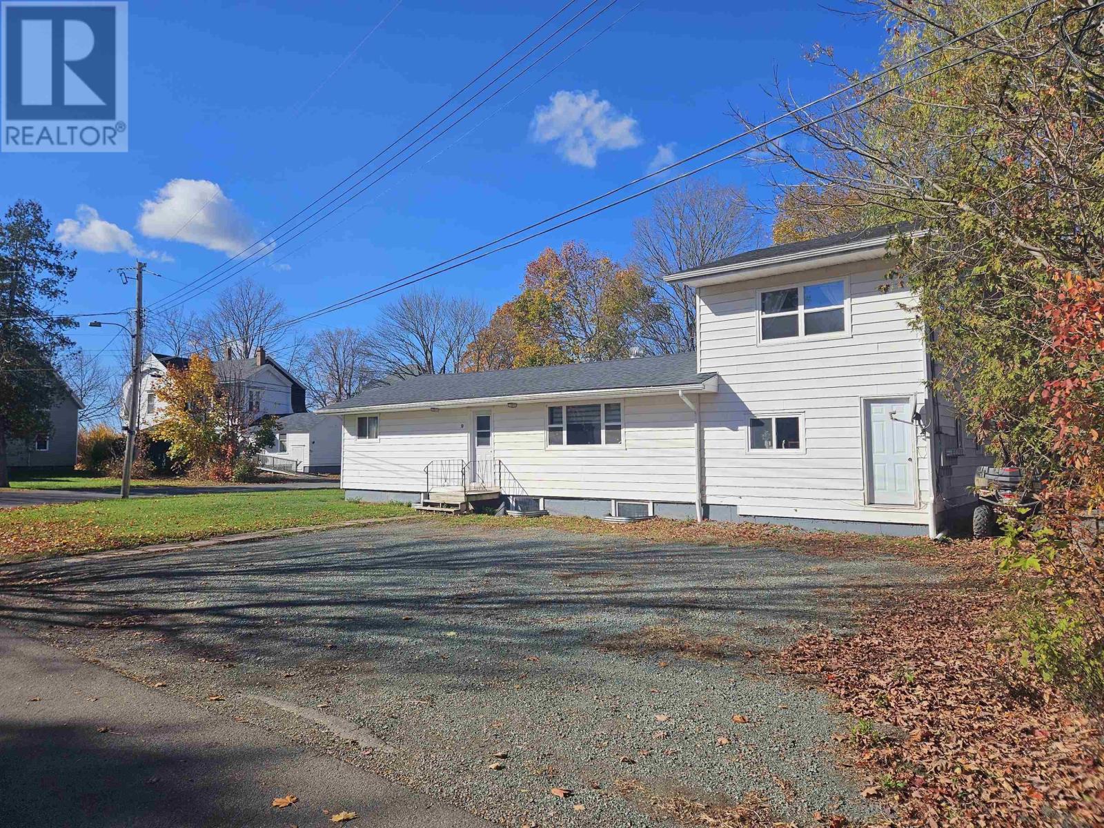 9 Thompson Road Property Photo 1