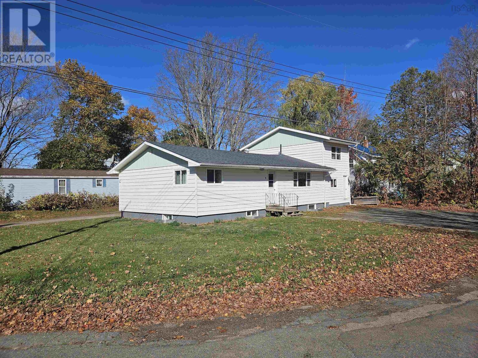 9 Thompson Road Property Photo 2