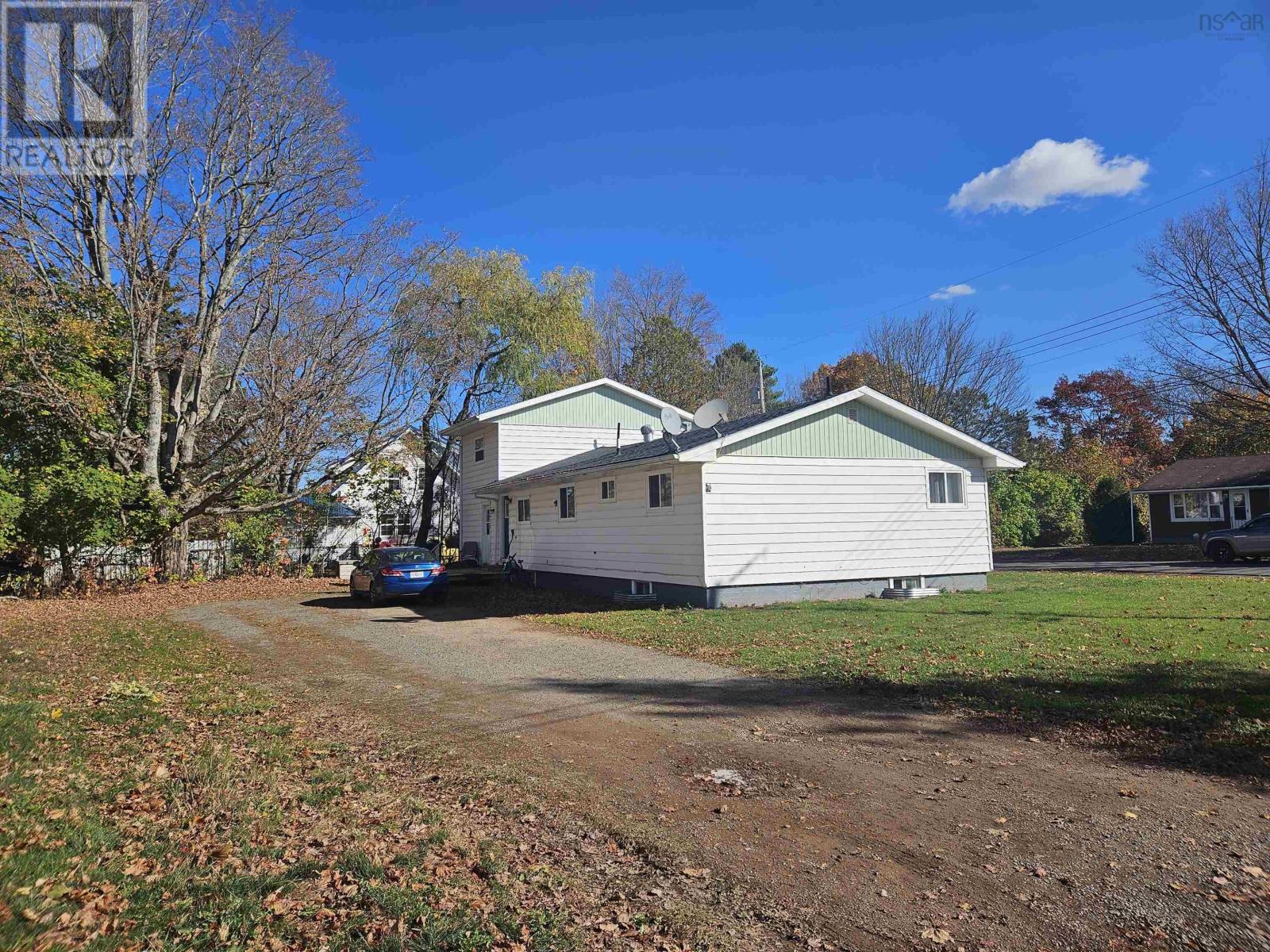 9 Thompson Road Property Photo 3