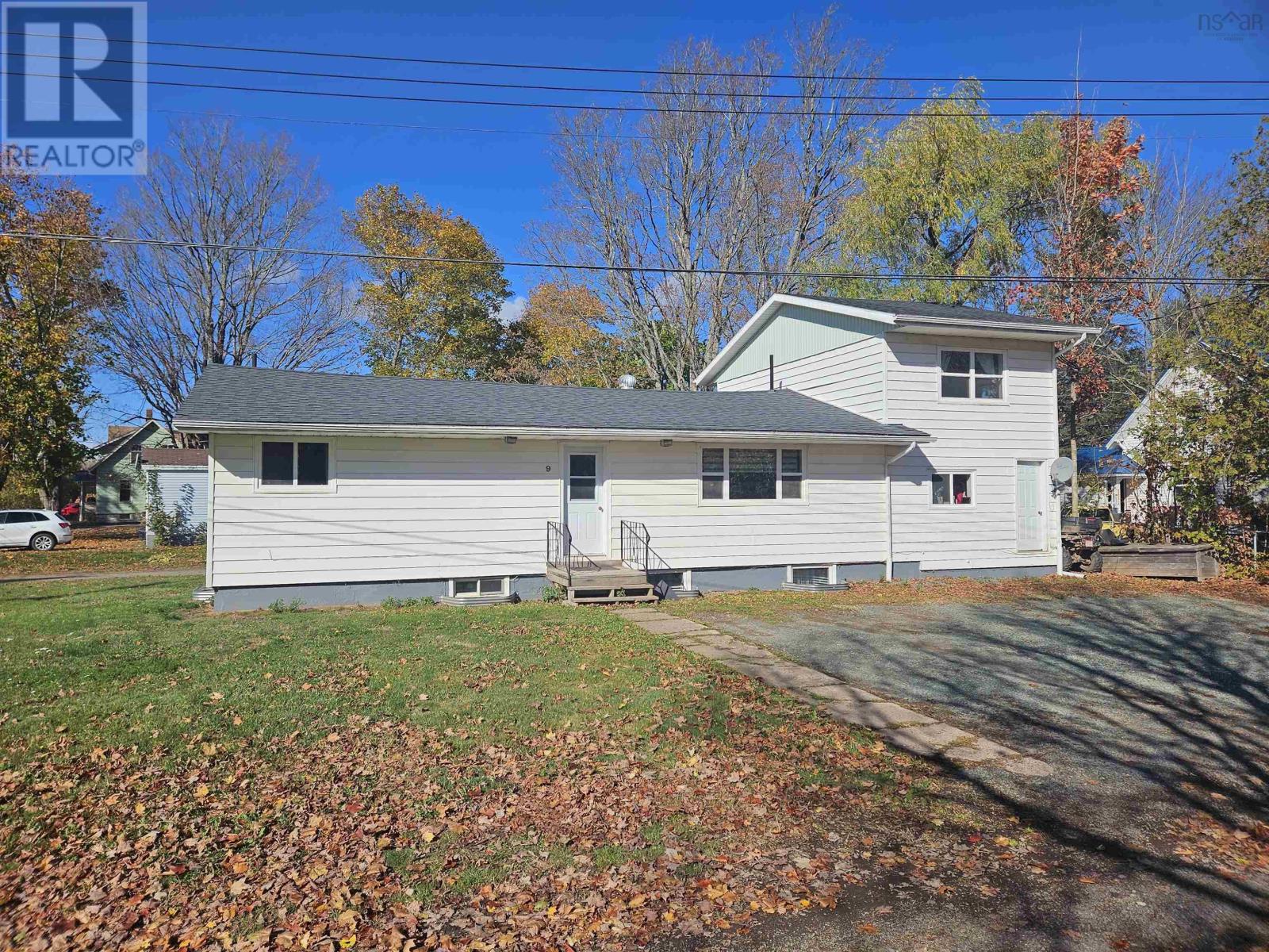 9 Thompson Road Property Photo 4