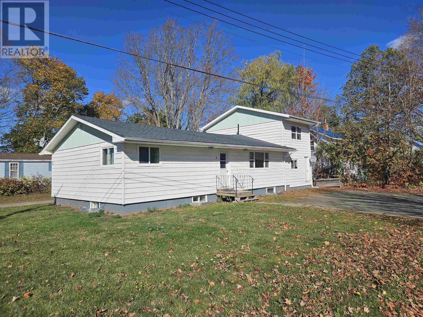 9 Thompson Road Property Photo 7