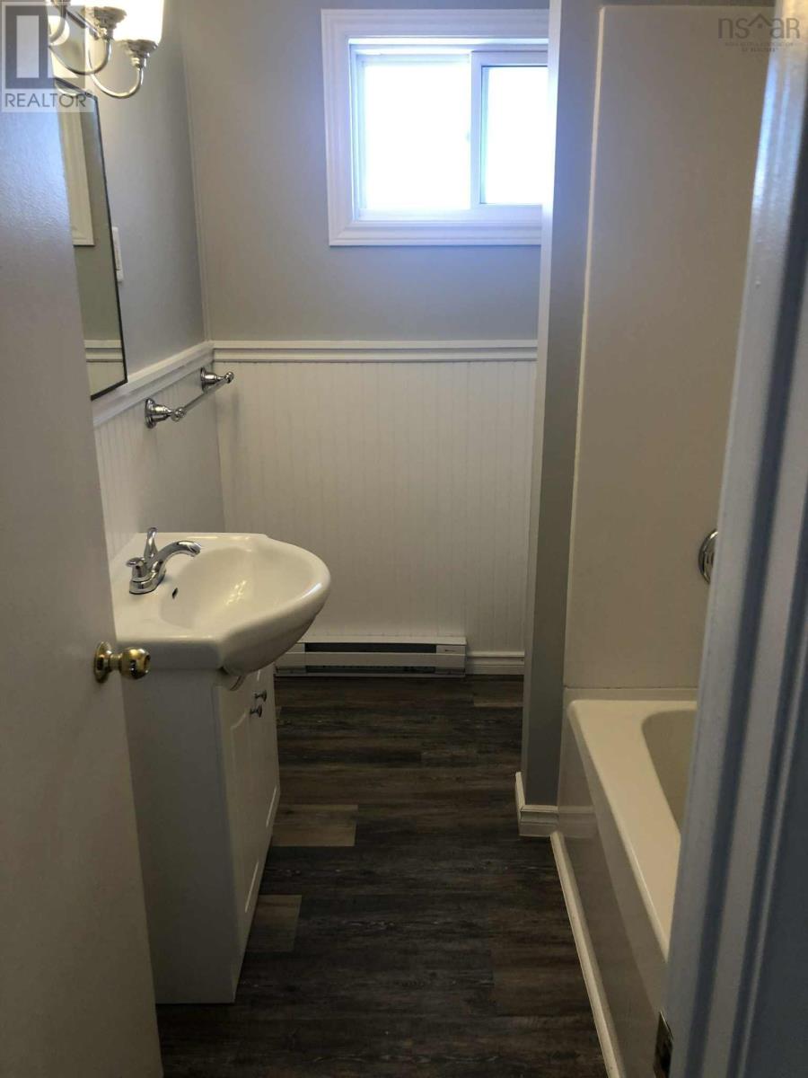 9 Thompson Road Property Photo 10