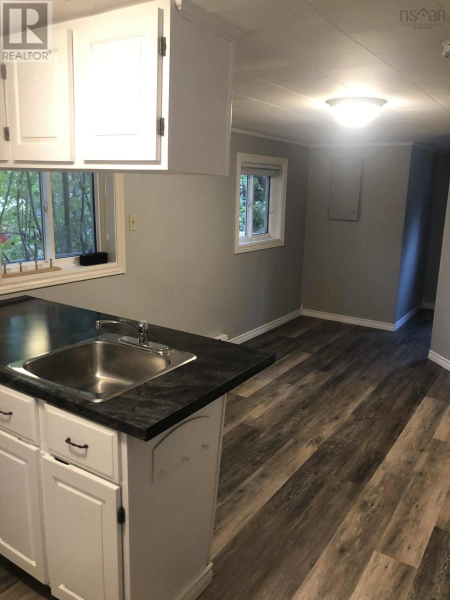 9 Thompson Road Property Photo 18