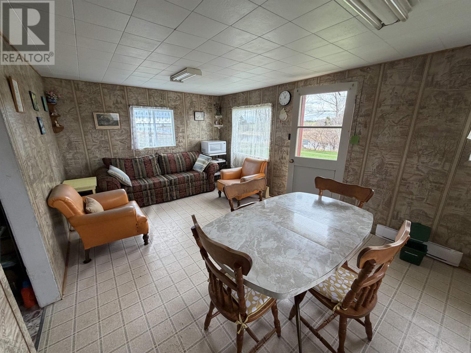 2556 Church Road Property Photo 4