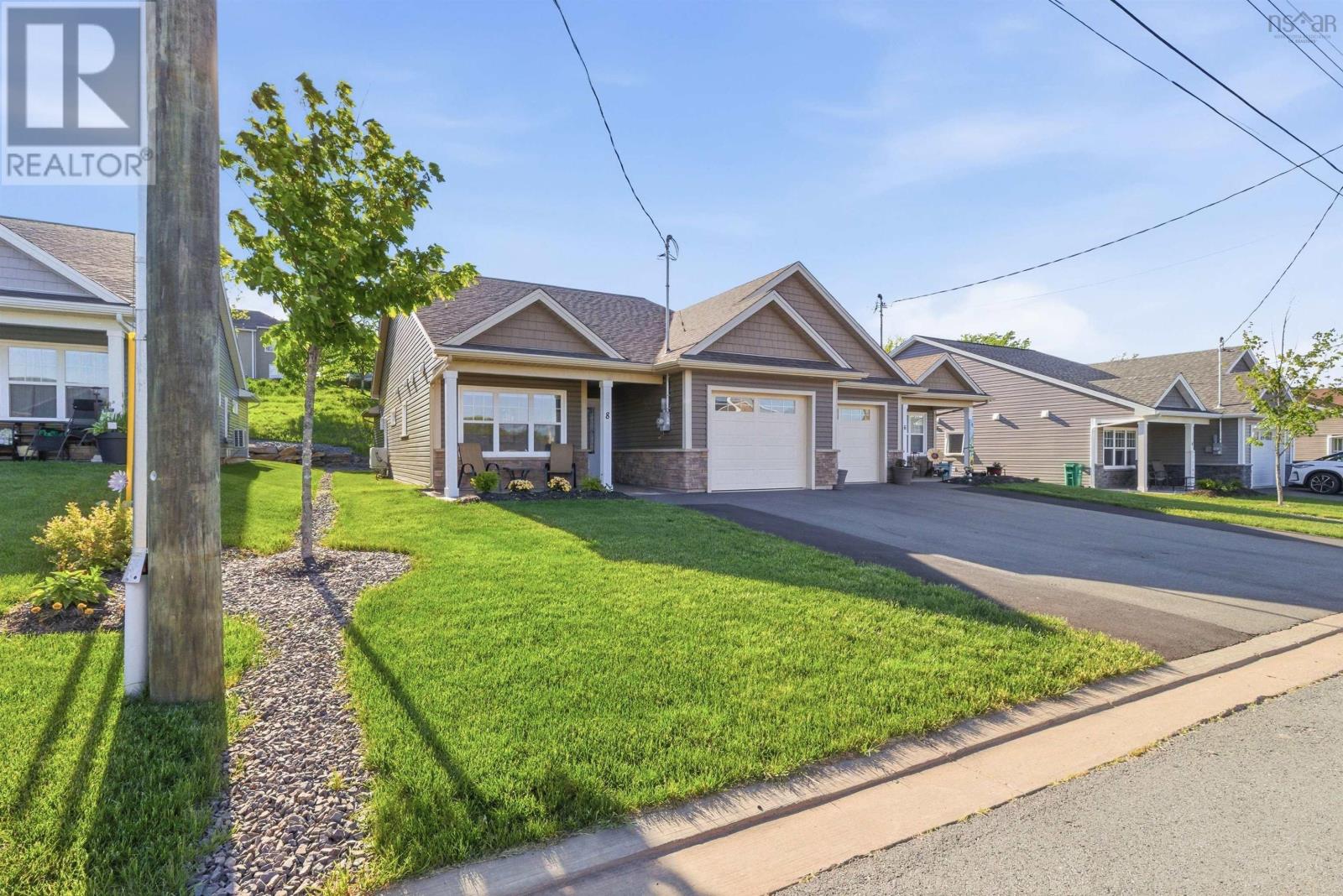 8 Goldenrod Court Property Photo 1