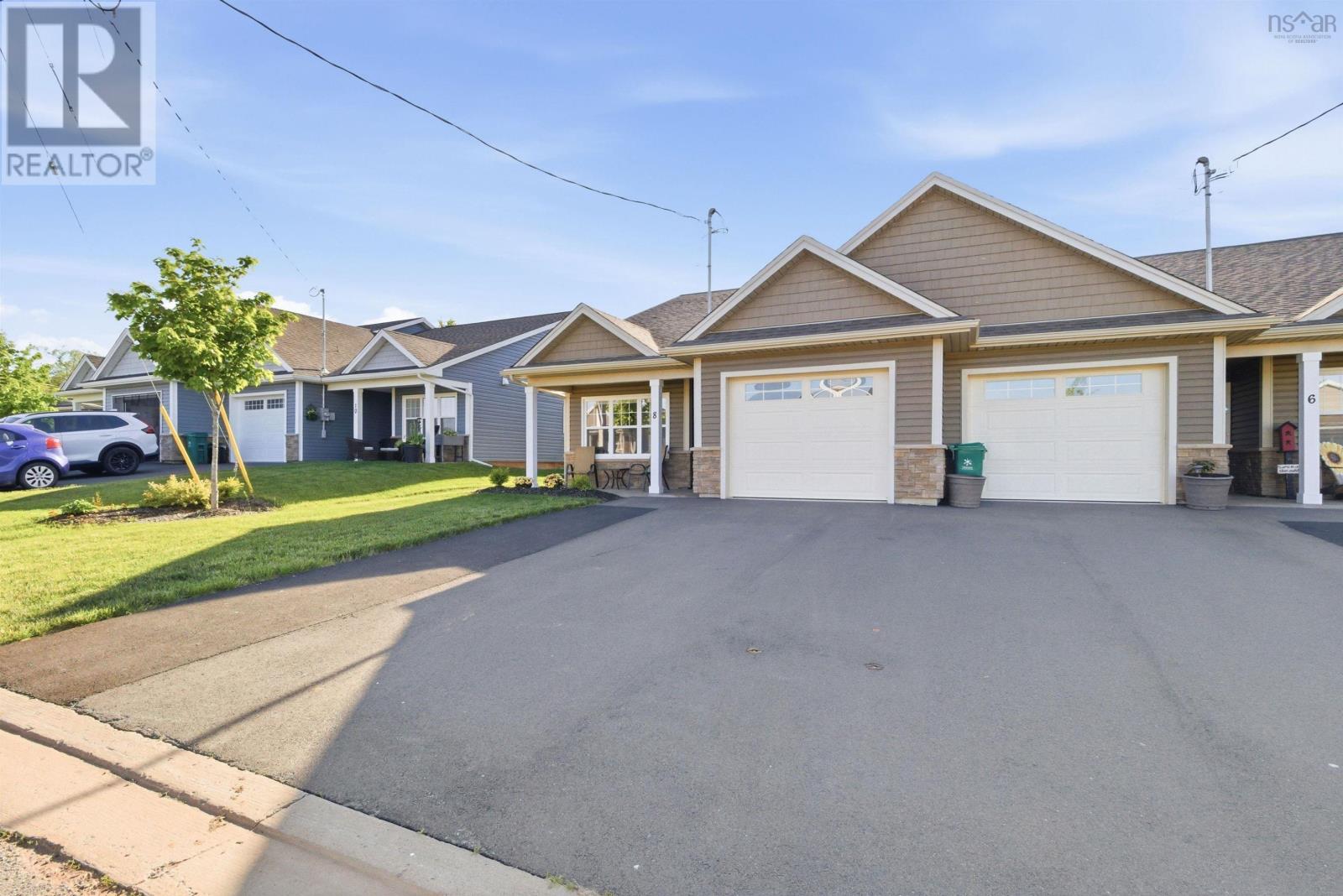 8 Goldenrod Court Property Photo 2